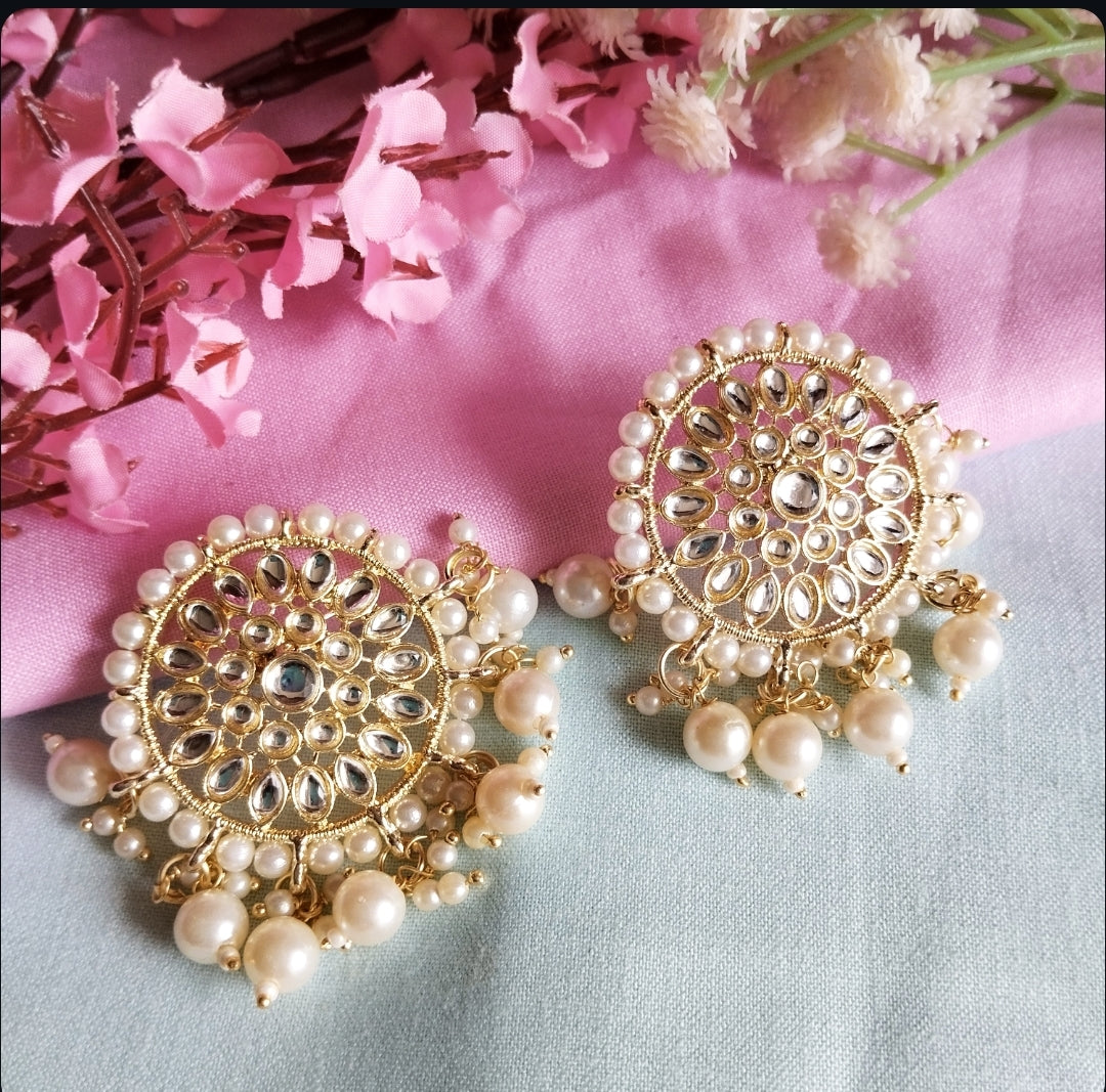 Ashmita Pearl Earrings wuth Maangteeka Set