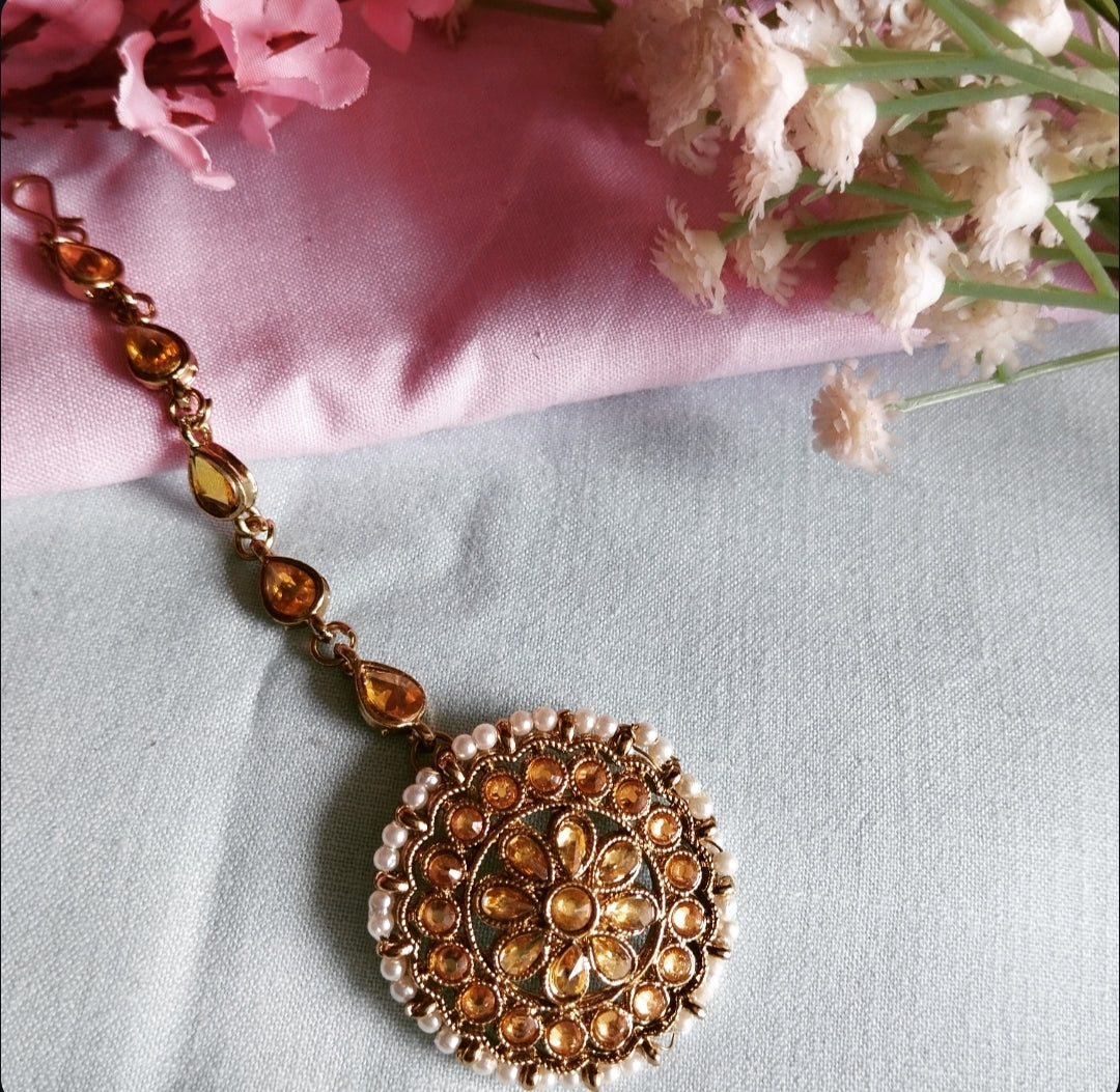 Aditi Kaanchain Earrings with Maangteeka - White