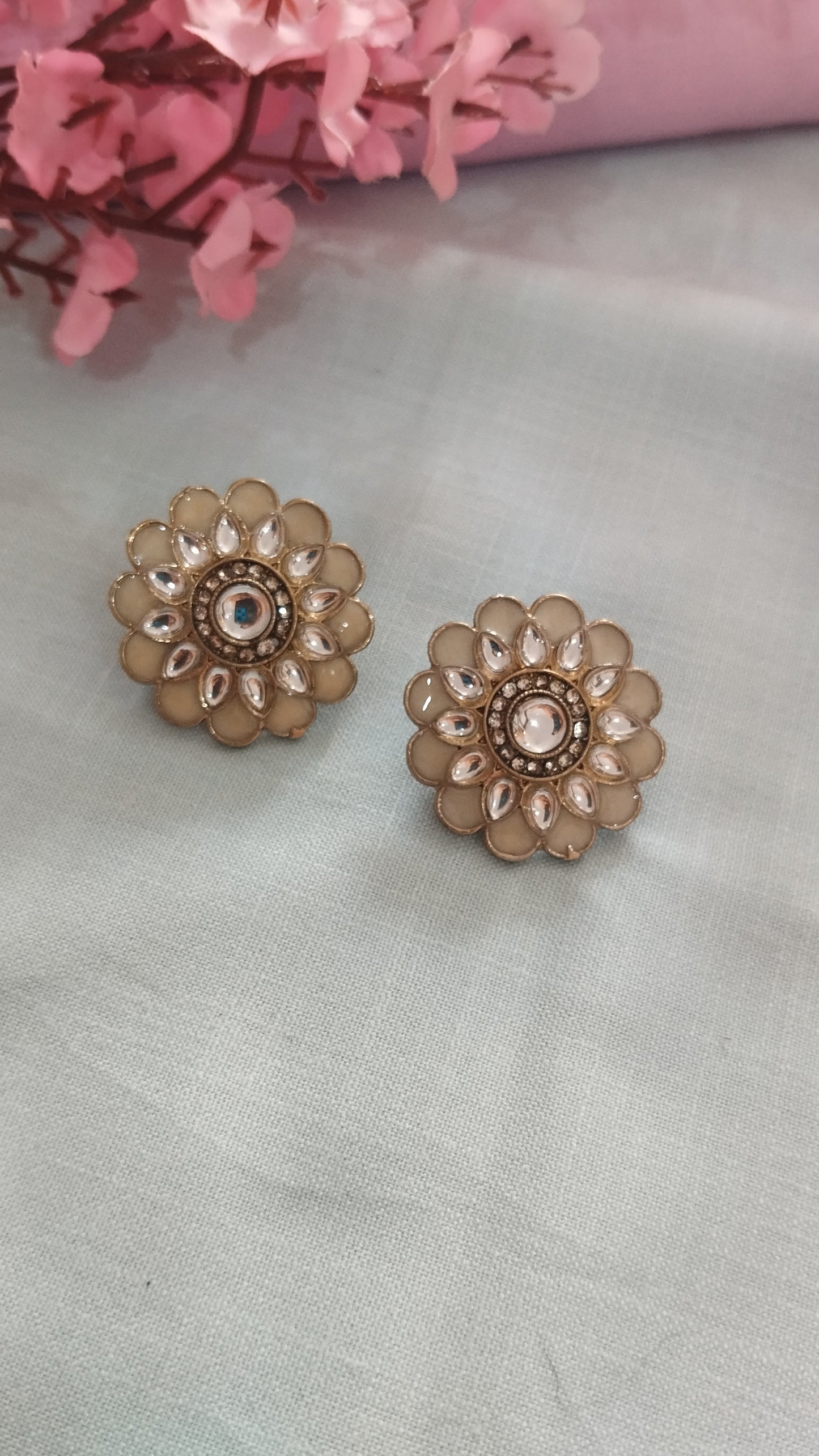 Avisha Kundan Studs Earrings