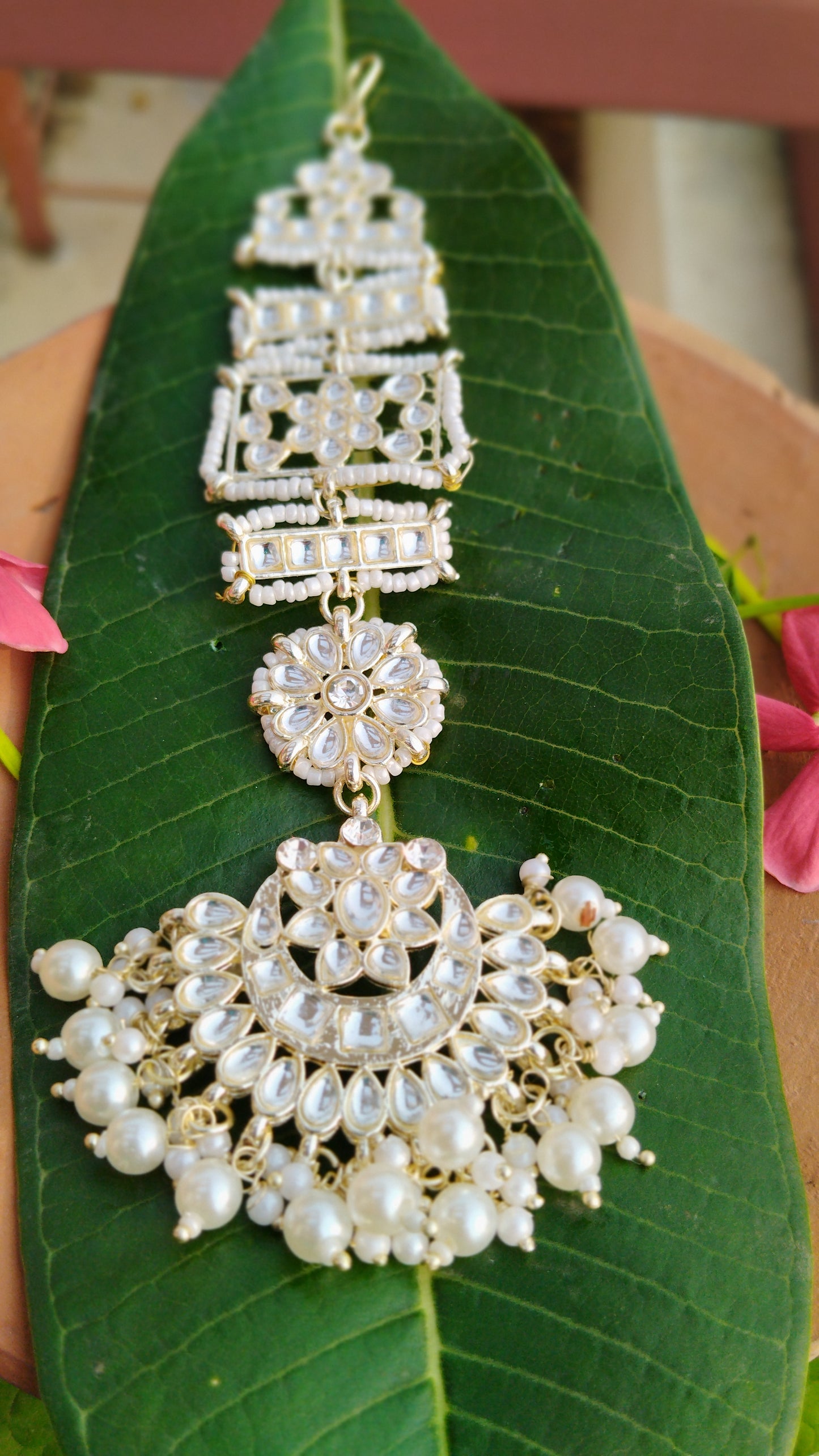 Shubhi Kundan Pearl MaangTeeka