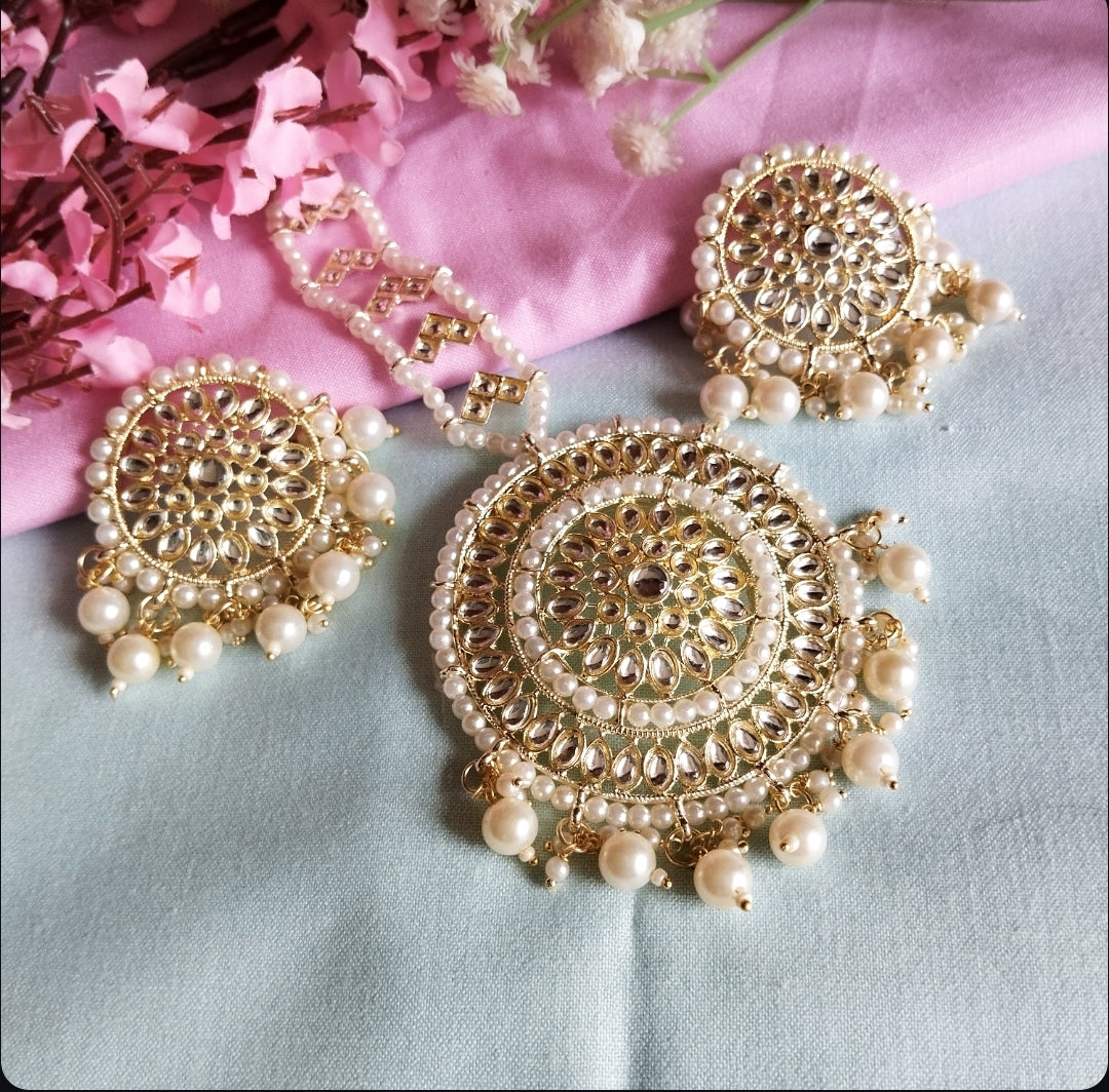 Ashmita Pearl Earrings wuth Maangteeka Set