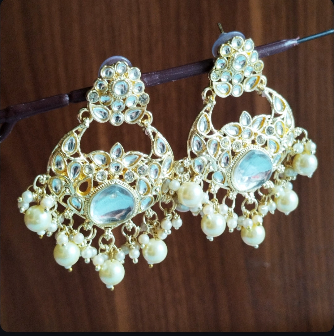 Soumya Kundan Necklace with Maangteeka