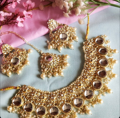 Soumya Kundan Necklace with Maangteeka